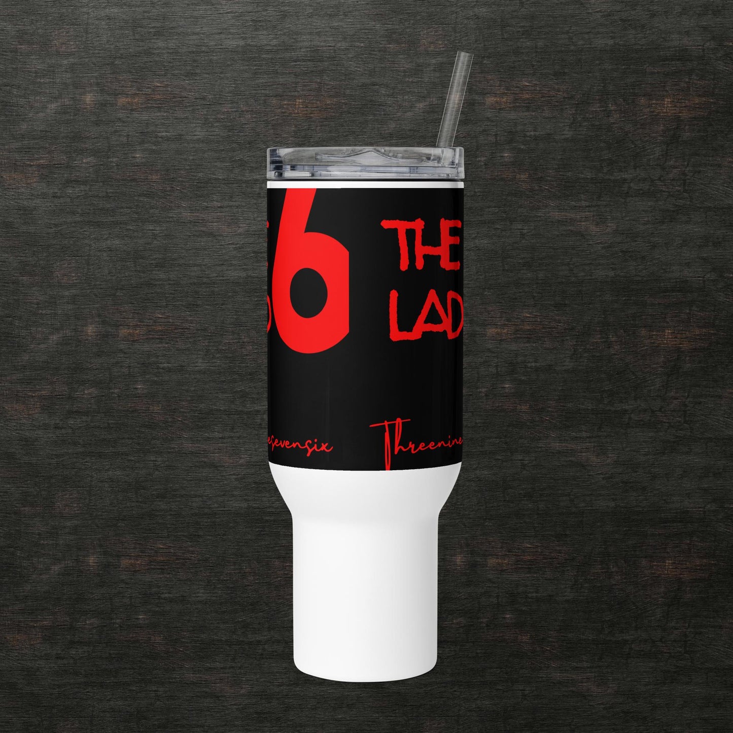 Travel mug with a handle