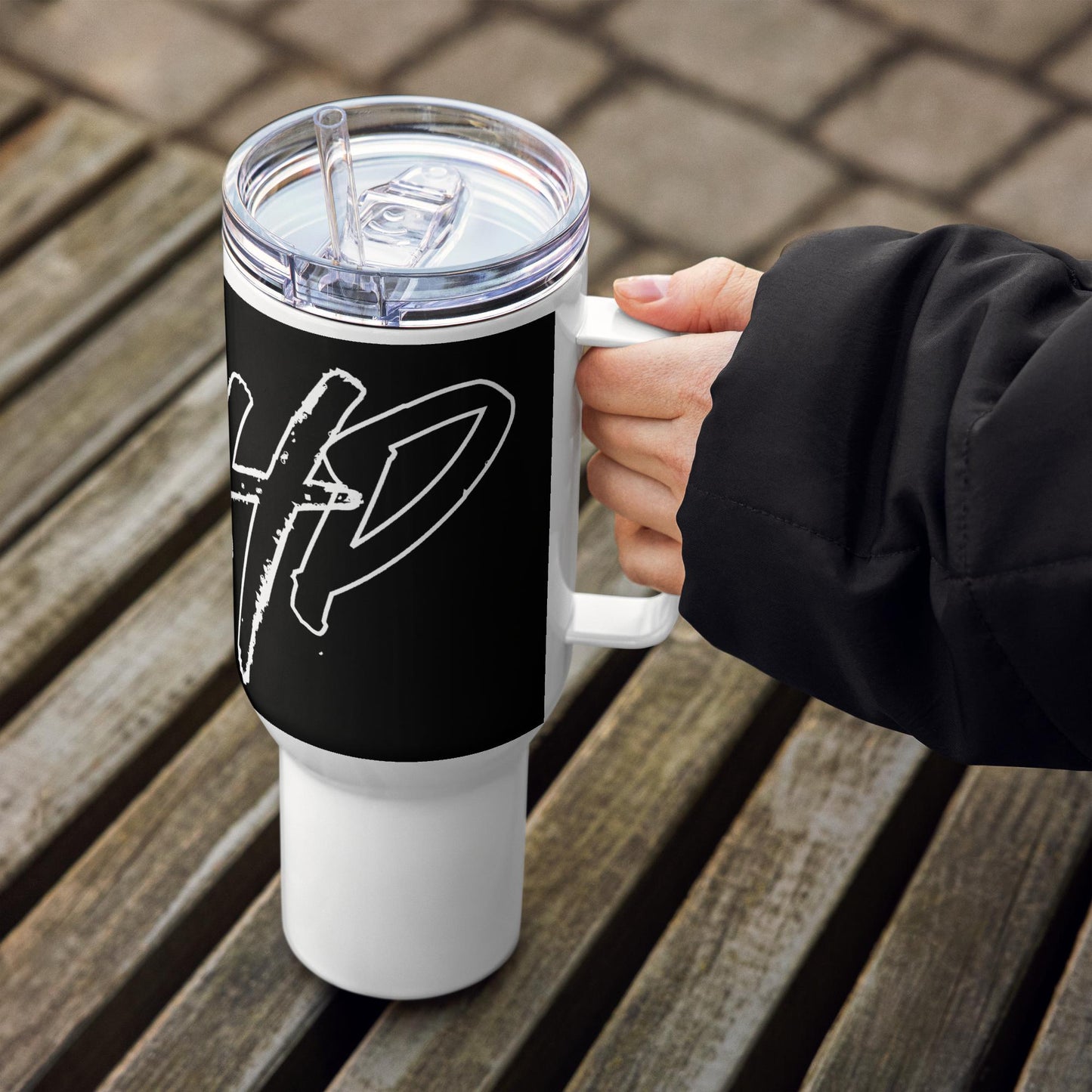 Travel mug with a handle